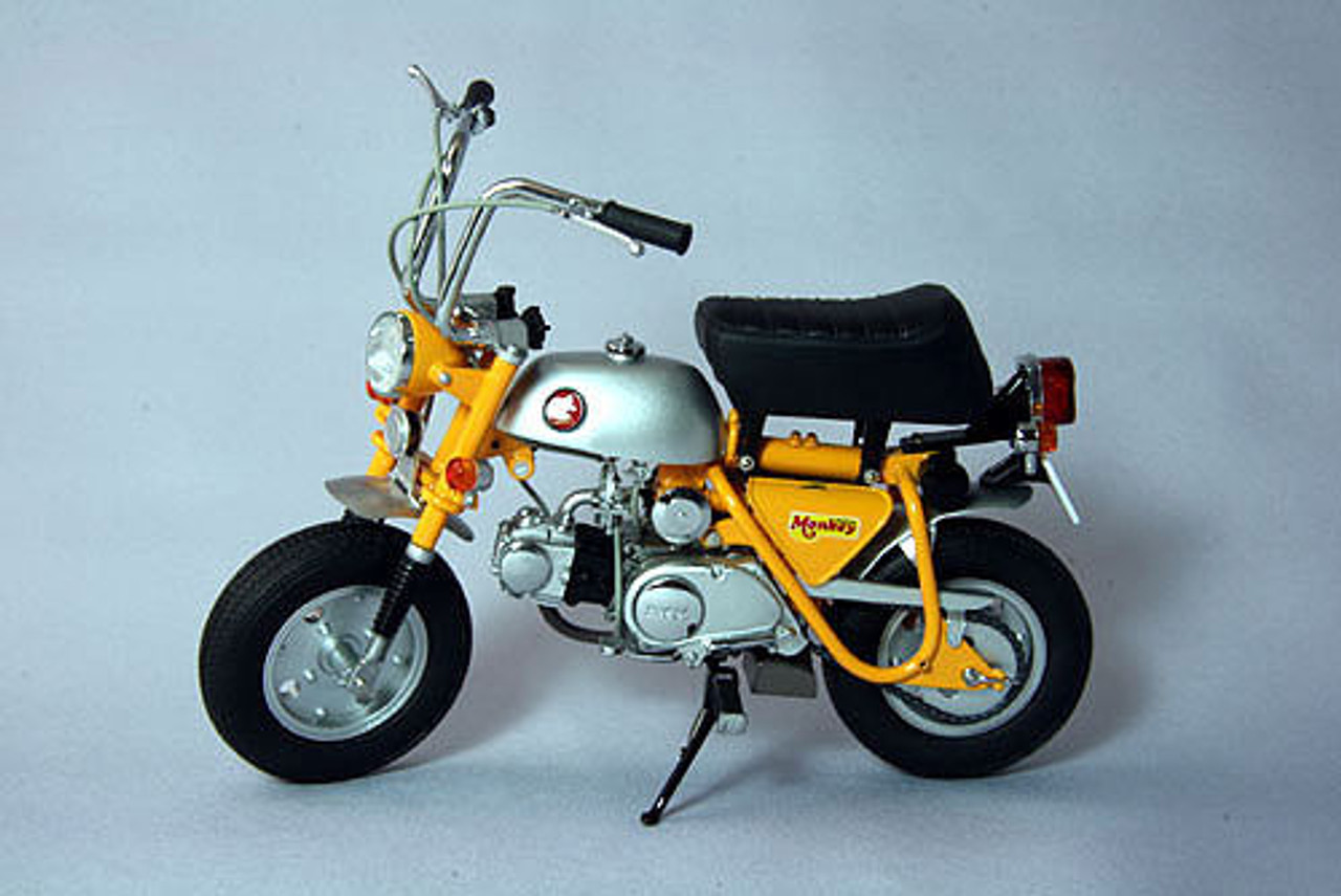 Ebbro 10019 Honda Monkey Z50A (Yellow) 1/10 Scale