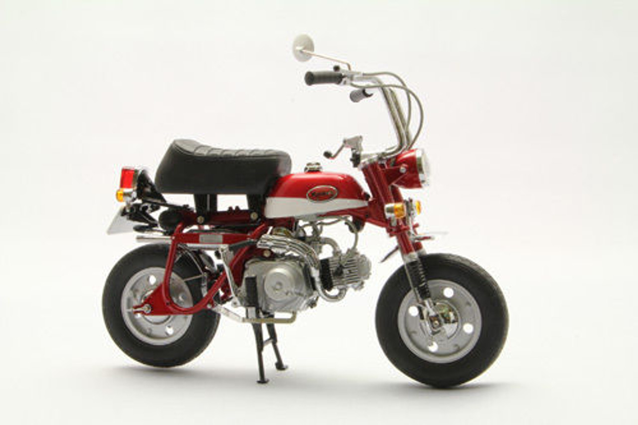 Ebbro 10020 Honda Monkey Z50Z (Red) 1/10 Scale