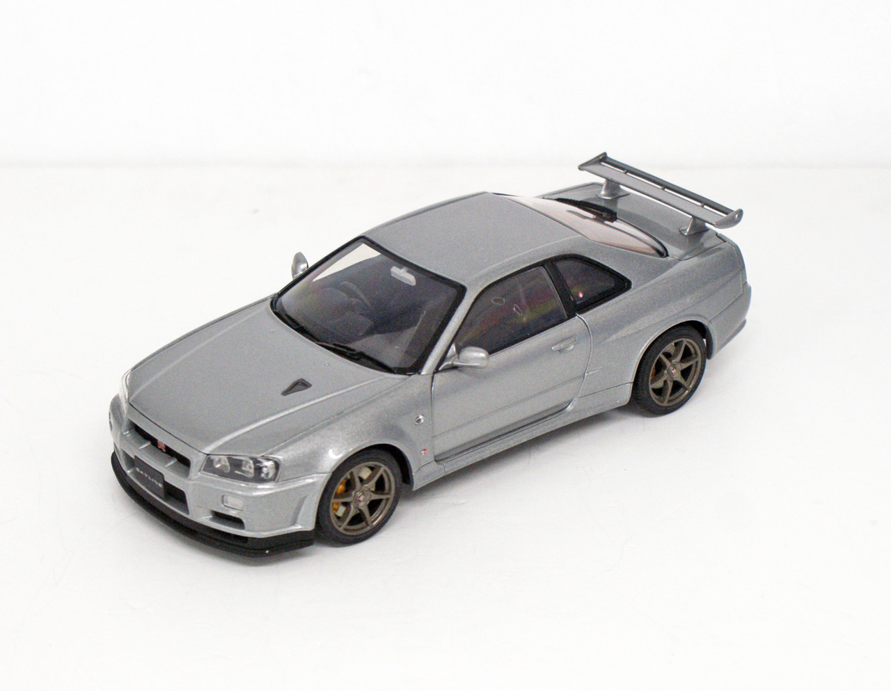 Ebbro 24017 Nissan Skyline GT-R R34 V SpecII (Silver) 1/24 Scale