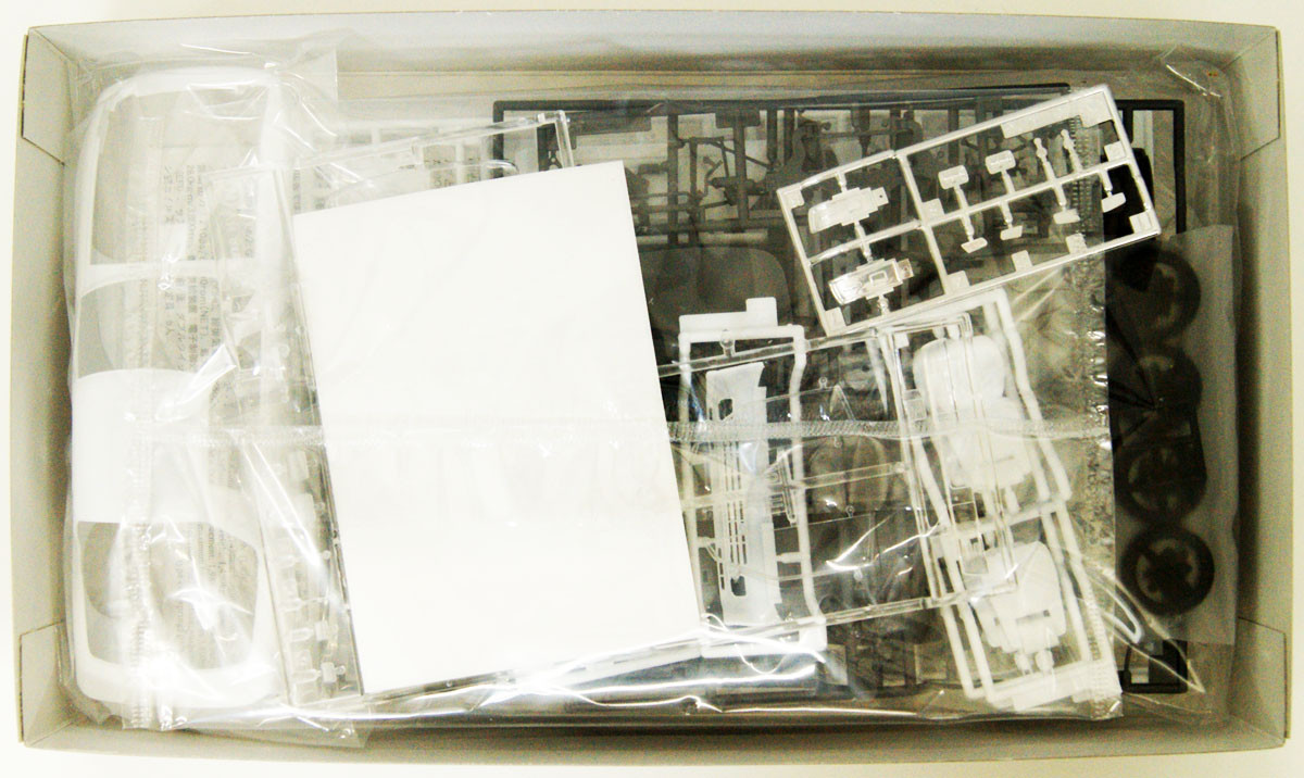 1/24 Toyota Supra A70 GT Twin turbo 1989 White Package Plastic Model