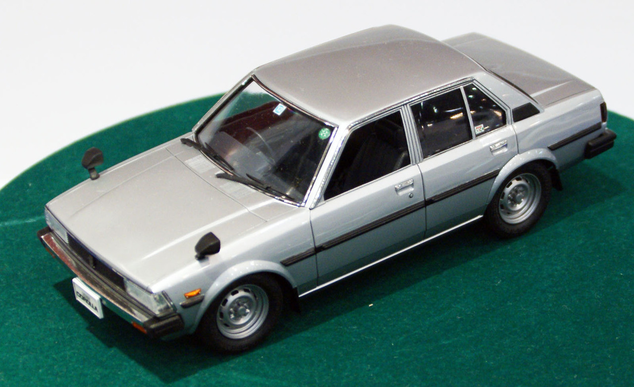Aoshima 22283 E70 Toyota Corolla DX Sedan Late Version 1/24 Scale