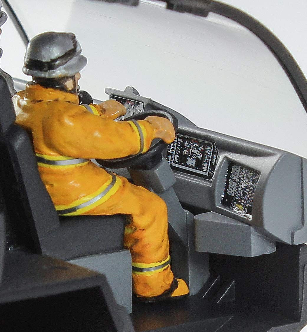 1/72 Rosenbauer Panther 6 x 6 Airport Crash Tender Plastic Model