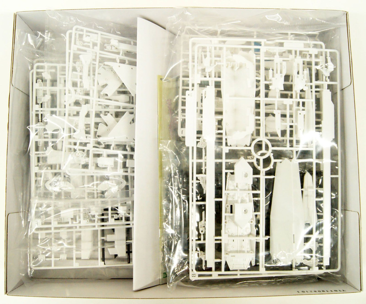 Type 17 Garde Tsugumori Custom 2 Plastic Model (Knights of Sidonia)