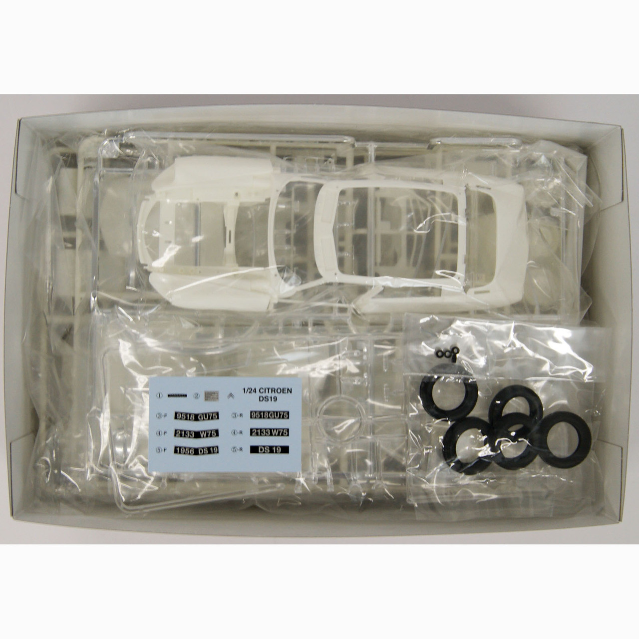 Ebbro 25005 Citroen DS19 1/24 Scale plastic model Kit - Plaza Japan