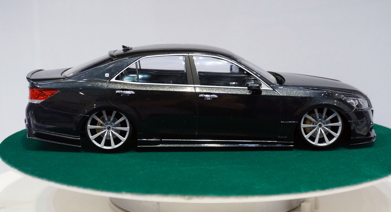 Aoshima 08546 Rojam 21 Toyota Crown Athlete Kiwami 1/24 Scale Kit