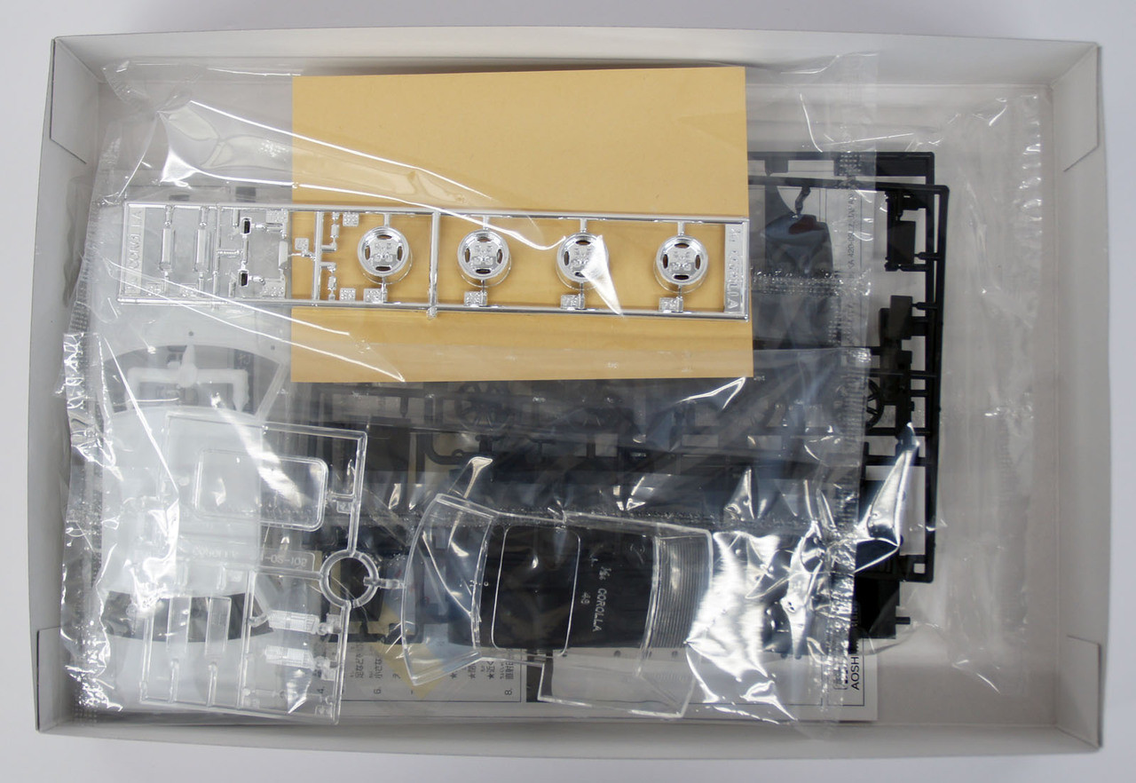 Aoshima 25864 TE71 Toyota Corolla Sedan 1600GT Late Version 1/24