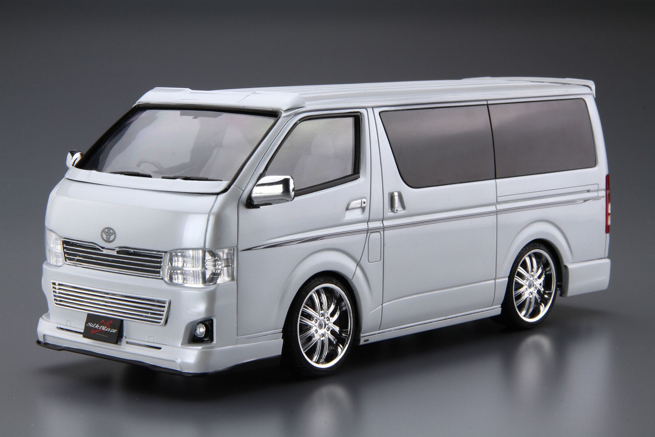 The Tuned Car No.28 1/24 Silk Blaze TRH200V Hiace Ver. III