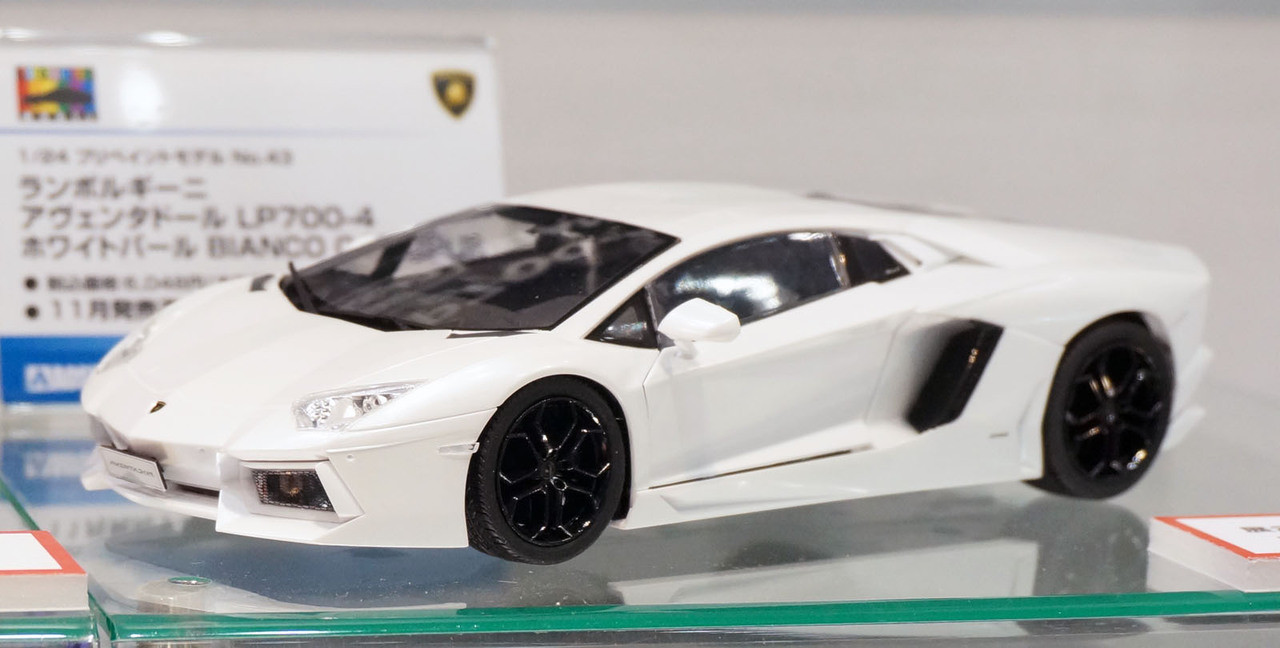 Aoshima 11393 Lamborghini Aventador LP700-4 (White Pearl) Pre