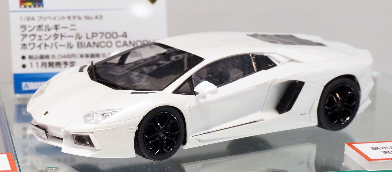 1/13　ちまページ Aoshima 11393 Lamborghini Aventador LP700-4 (White Pearl) Pre