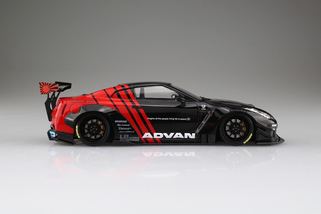 Aoshima Liberty Walk 1/24 Nissan R35 GT-R Type 2 Ver. 2 Plastic Model