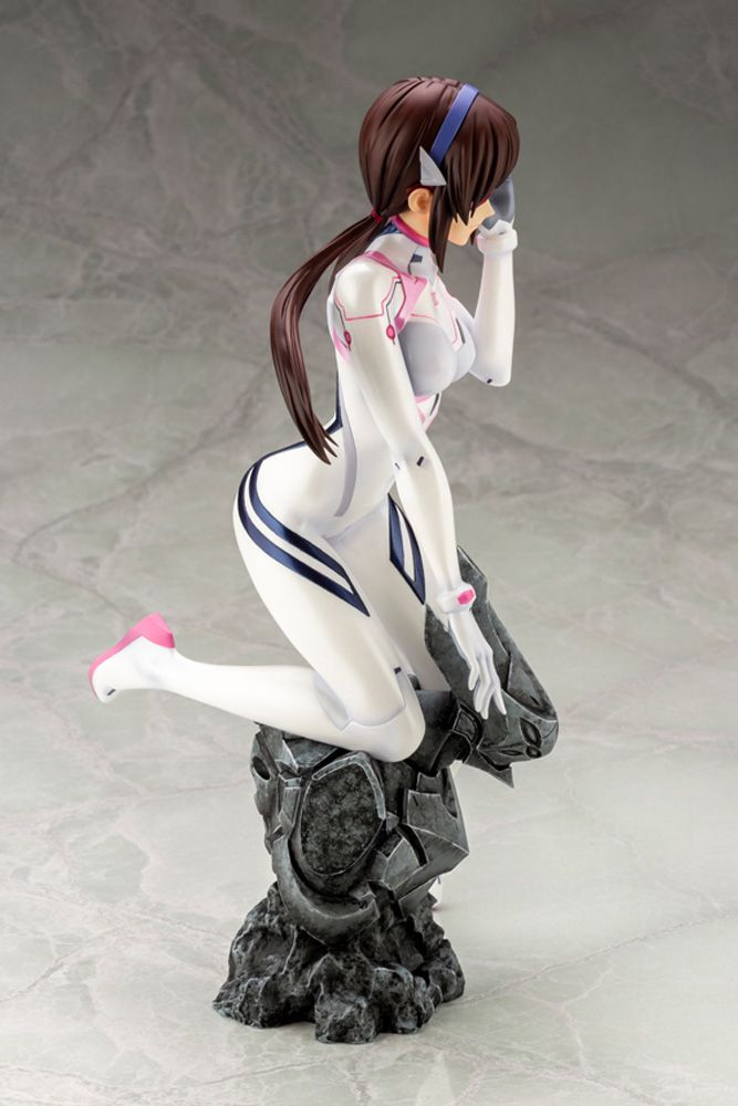 Mari Makinami Illustrious White Plugsuit ver. 1/6 Figure (Evangelion)