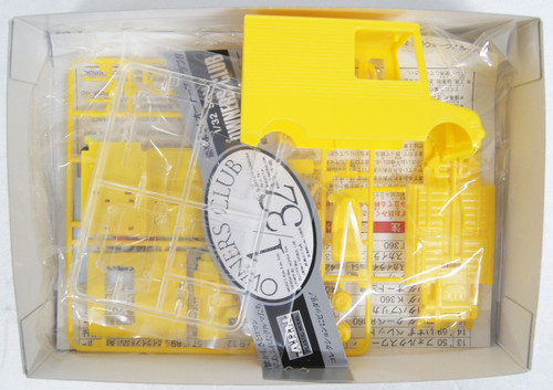 Arii Owners Club 1/32 24 1984 Mira Walk Through Van 1/32 scale kit (Microace)