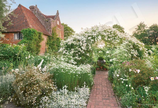 Epoch 31-041 Jigsaw Puzzle Sissinghurst Castle Garden White Garden in June (1053 S-Pieces)