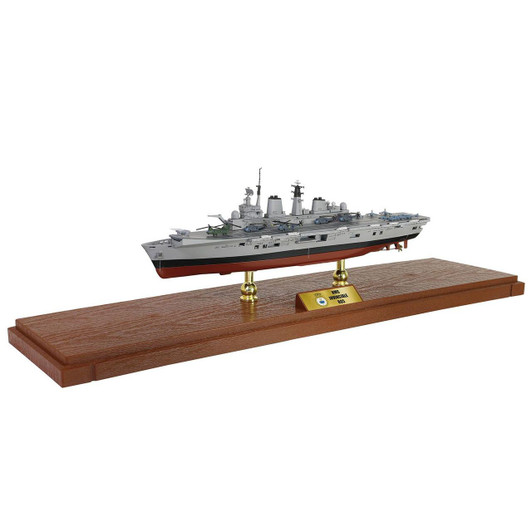 Platz Waltersons 1/700 Royal Navy Light Aircraft Carrier Invincible R05 Falklands War 1982 (Full Hull Specification) Finished Model 