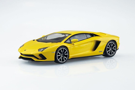  Aoshima 1/32 Lamborghini Aventador S (Pearl Yellow) Plastic Model (Snap Kit) 