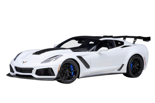  AUTOArt 1/18 Chevrolet Corvette (C7) ZR1 (White) Finished Model 