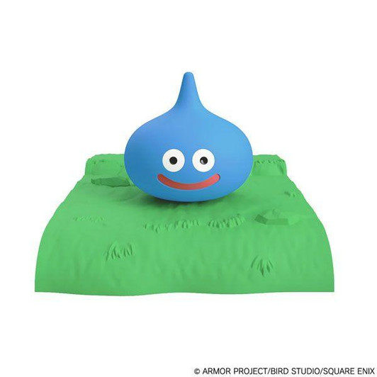  Square Enix Dragon Quest: Plastic Model Kit Series - Slime with Grassland Base 
