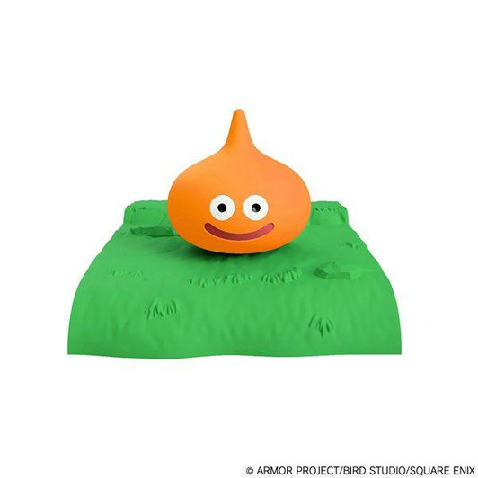  Square Enix Dragon Quest: Plastic Model Kit Series - She-slime with Grassland Base 