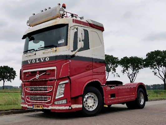 Platz Italeri: 1/24 Volvo FH Flat Roof Plastic Model (Rerelease)