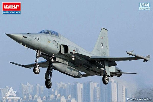 1/144 KF-5E Tiger 2 "republic Of Korea Air Force" Plastic Model