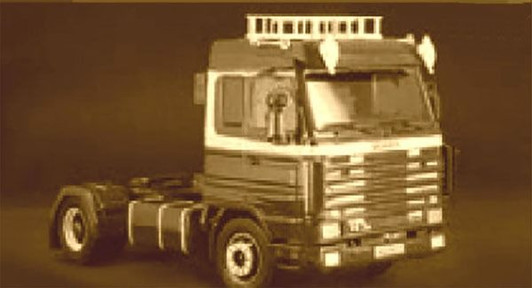 Platz 1/24 Scania R143 M500 Streamline 4 x 2 Plastic Model