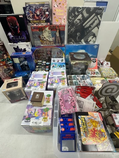 OUTLET SALE!! – Mixed Anime Figure & Character Random Goods Bundle (Assorted Items)