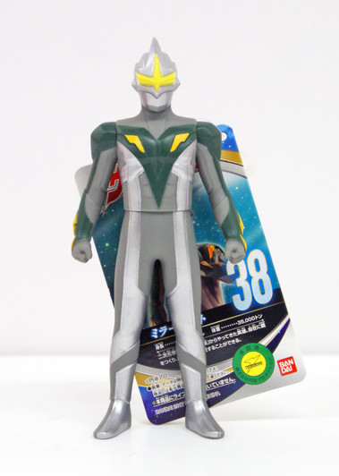 Bandai 117148 Ultraman Ultra Hero Series No.38 Mirror Knight Figure