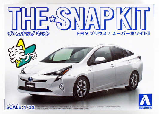 Aoshima 54161 Toyota Prius (Super White II) 1/32 scale pre-painted model kit