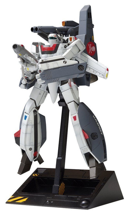 Wave MC063 Macross VF-1S Strike Valkyrie Battroid Hikaru Ichijo 1/100 Scale Kit (4943209190638)