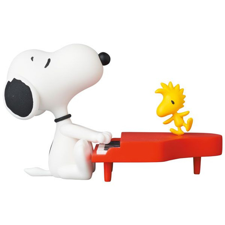 Medicom UDF Peanuts Series 13 Pianist Snoopy Figure