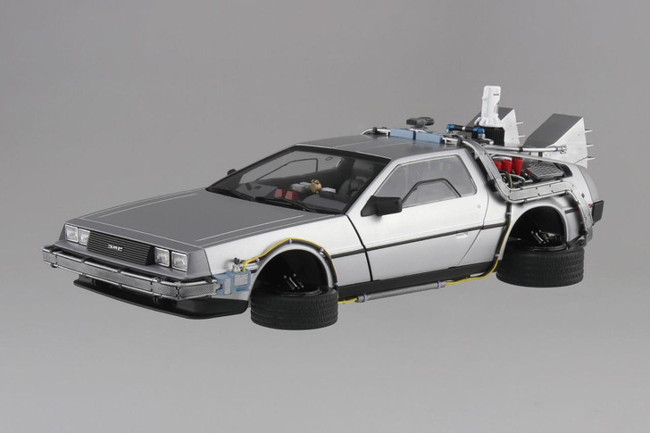 Aoshima Movie Mecha 1/24 Time Machine Plastic Model (Back To The Future Part II) 