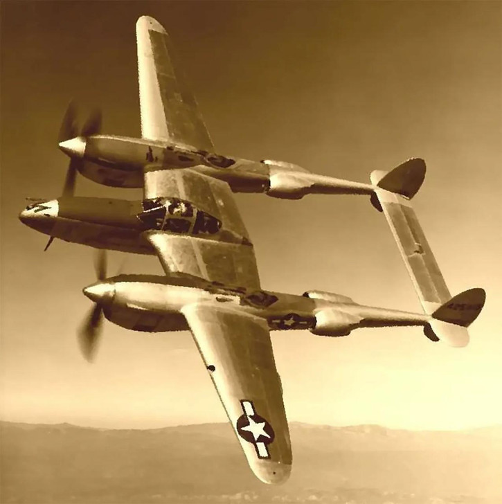  Platz 1/48 WWII US Army P-38J Lightning European Front Plastic Model 