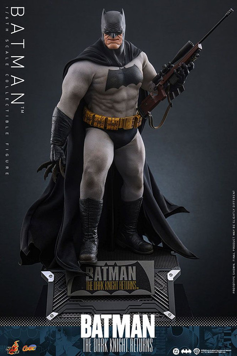 Hot Toys 1/6 Comic Masterpiece - Scale Fully Poseable Figure: Batman: The Dark Knight Returns - Batman