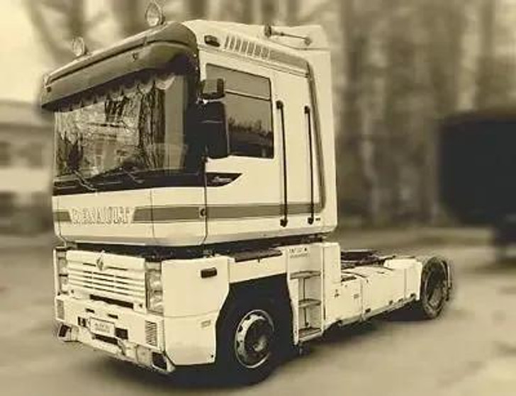  Platz Italeri 1/24 Renault AE500 Magnum Super Decal Version Plastic Model 