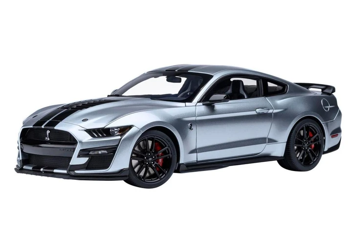  AUTOArt Autoart 1/18 Ford Mustang Shelby GT500 Silver Black Stripe Finished Model 73096 