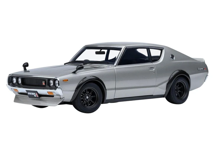  AUTOArt Autoart Nissan Skyline 2000 GT-R KPGC110 Tuned Version Silver Preassembled Model 77466 