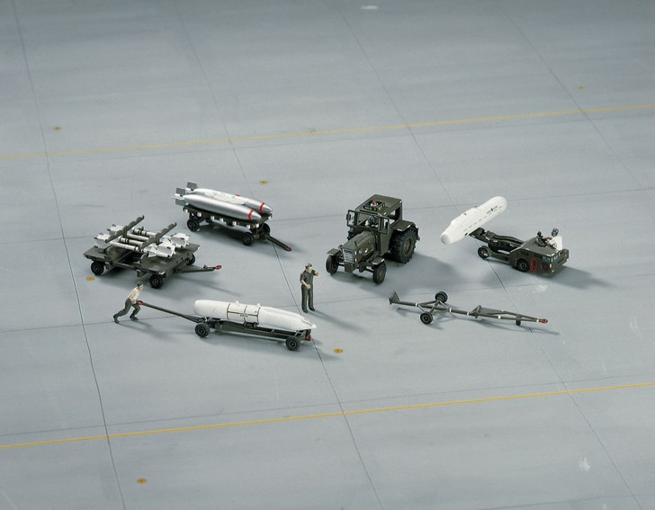 Hasegawa X72-5 U.S. AIRCRAFT WEAPON LOADING SET 1/72 Scale Kit (4967834351059)