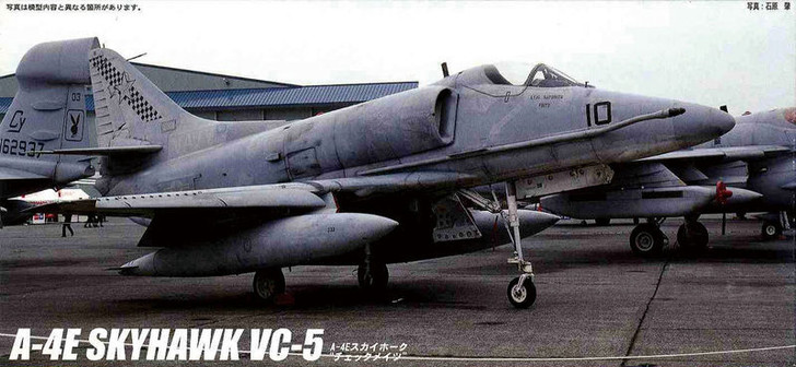 Fujimi F42 A-4E SKYHAWK VC-5 Checkmates 1/72 Scale Kit (4968728721460)