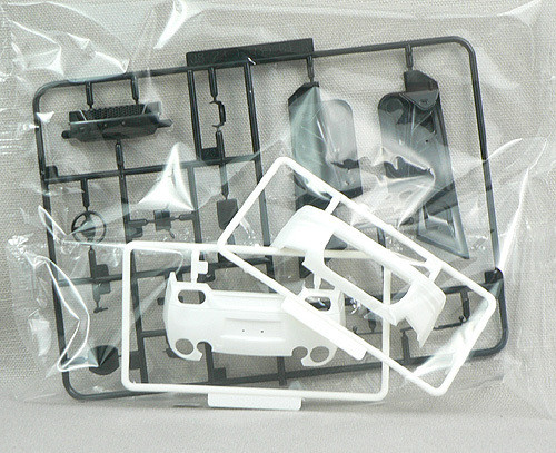 Aoshima 44612 Nissan GT-R R35 (Left hand drive) with engine 1/24 Scale Kit (4905083044612)