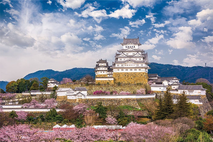 Yanoman Jigsaw Puzzle 10-1313 Himeji Castle Sakura Cherry Blossoms (1000 Pieces)