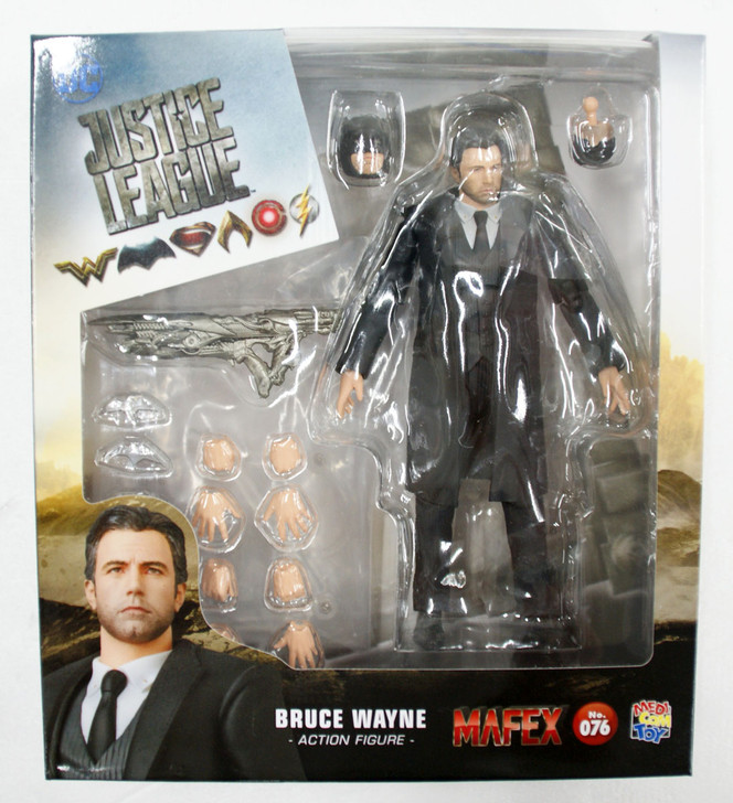 Medicom MAFEX 076 Justice League Bruce Wayne Action Figure