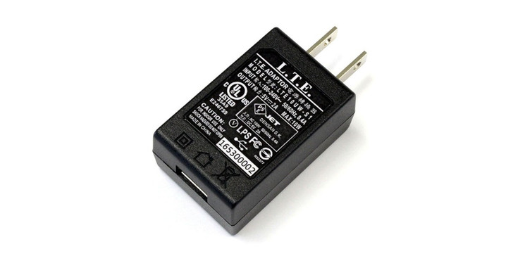 Kyosho 72202 USB 5V-2.0A AC Adpter (100-240V/10W)