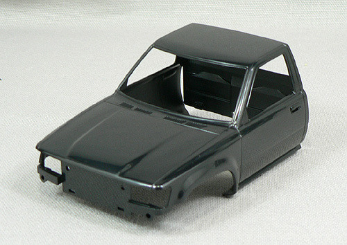 Aoshima 32015 Toyota Hilux 80 Custom Version2 (Pick Up Truck) 1/24 Scale Kit (4905083032015)