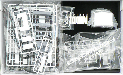 Aoshima 48887 Isuzu Forward Truck Flat Body 1999 (342 Late Version) 1/32 Scale Kit (4905083048887)