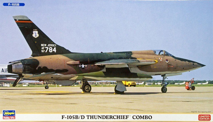 Hasegawa 02053 F-105B/D Thunderchief Combo (2 plane set) 1/72 Scale Kit (4967834020535)