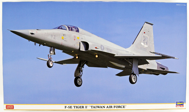 Hasegawa 08243 F-5E Tiger II Taiwan Air Force Limited Edition 1/32 Scale Kit (4967834082434)