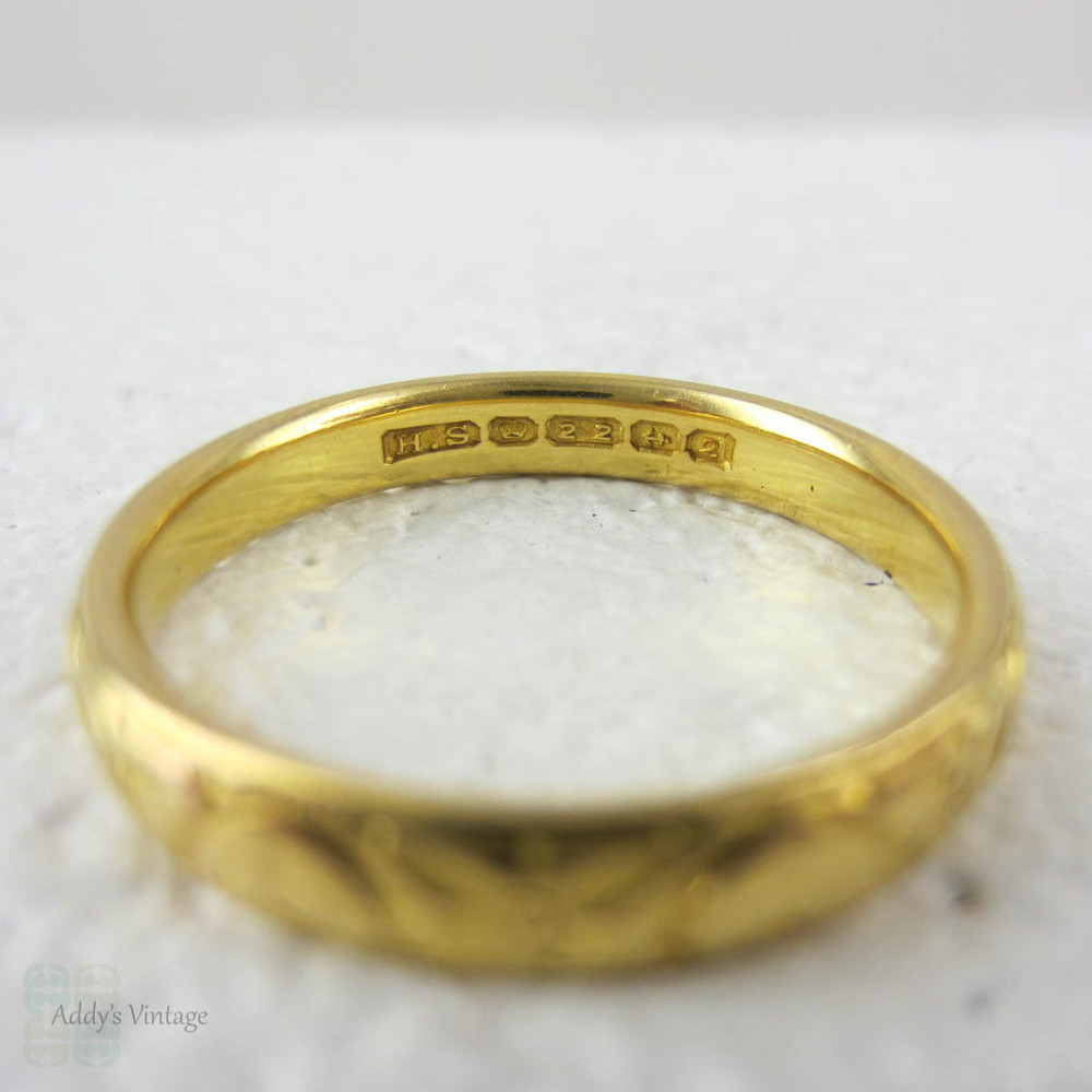 Vintage Engraved 22 Carat Yellow Gold Wedding Ring, Flower & Heart Design Court Comfort Fit Wedding Band, Size Q.5 / 8.5.