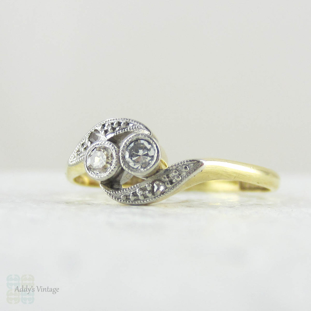 Art Deco Diamond Engagement Ring. Toi et Moi Bypass Style Twist Design 1920s Diamond Ring, 18 Carat & Platinum.