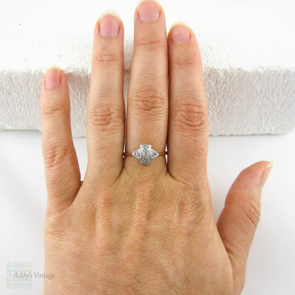Art Deco Diamond Engagement Ring, 1920s Geometric Bow Shape Five Stone Diamond Ring in 18 Carat Gold & Platinum.