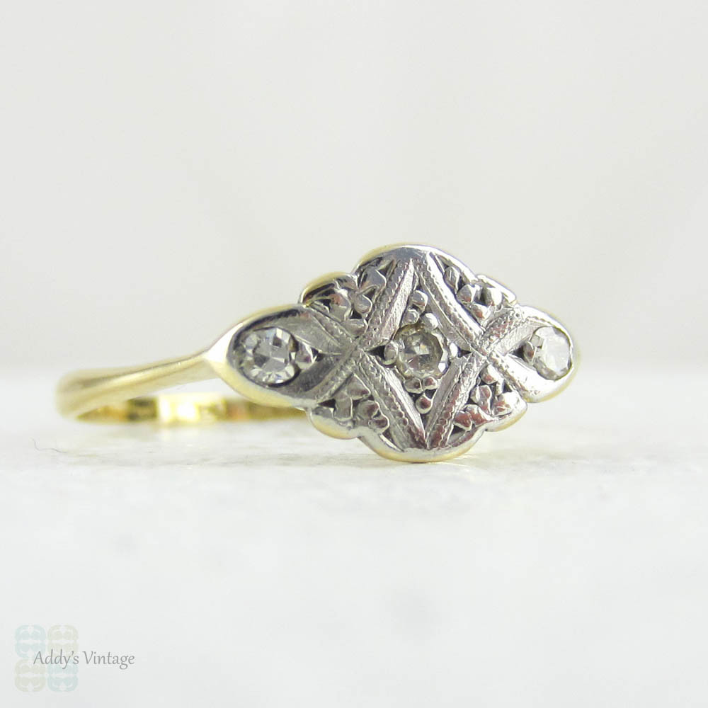 Art Deco Diamond Engagement Ring, Three Stone Diamond Ring in Engraved Setting, 18 Carat Gold & Platinum, Circa 1910s.
